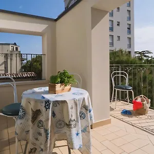 Le Rose & Bici House Aparthotel